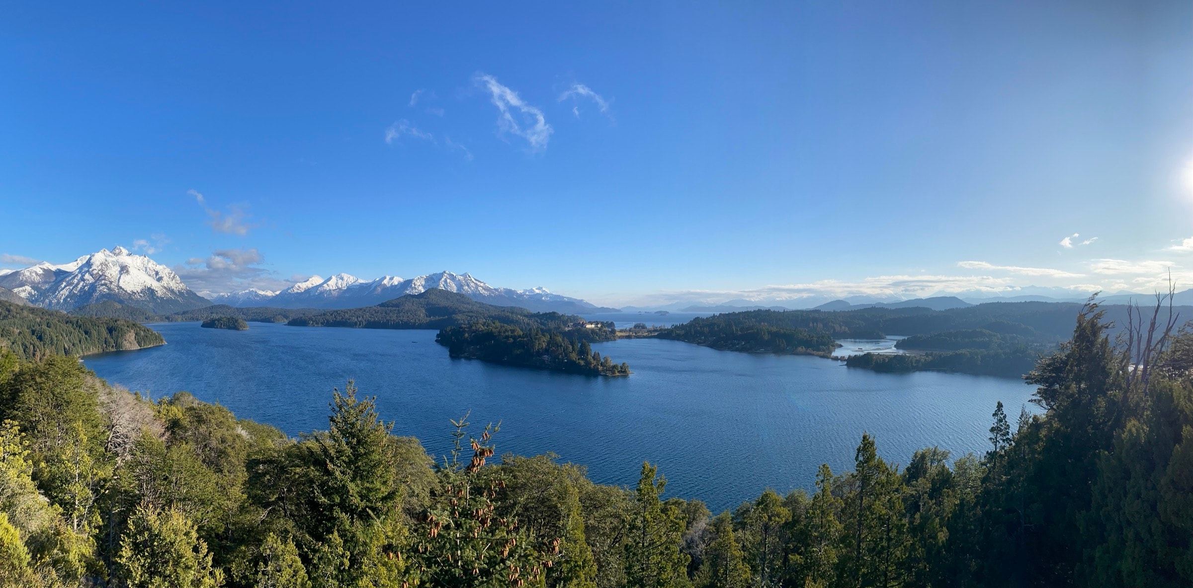 Panorámica de lagos y montaña en Bariloche